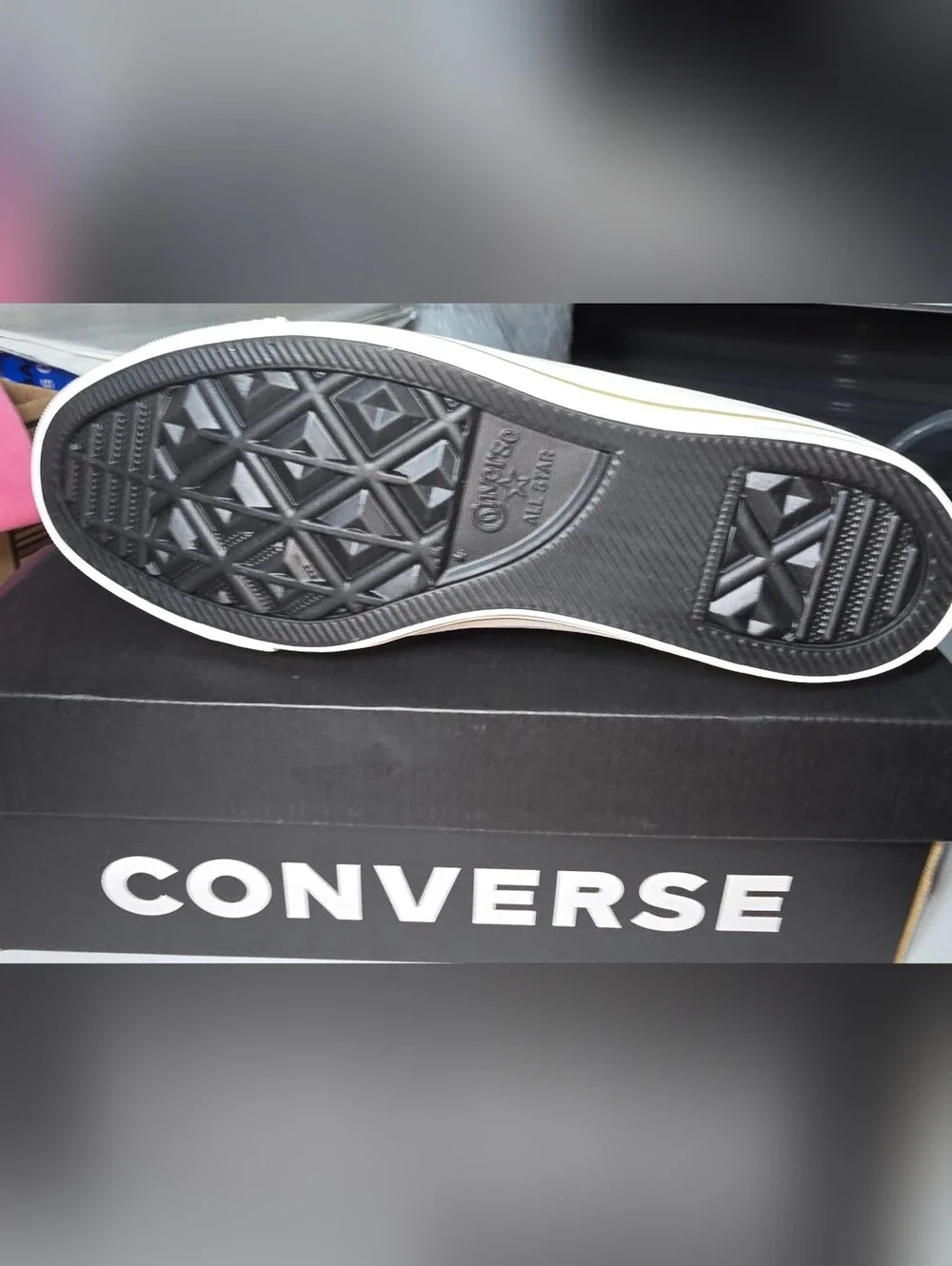 ✨ NEW IN BOX – Converse Chuck Taylor All Star Hi Black & Gold-Size 6.5Y✨